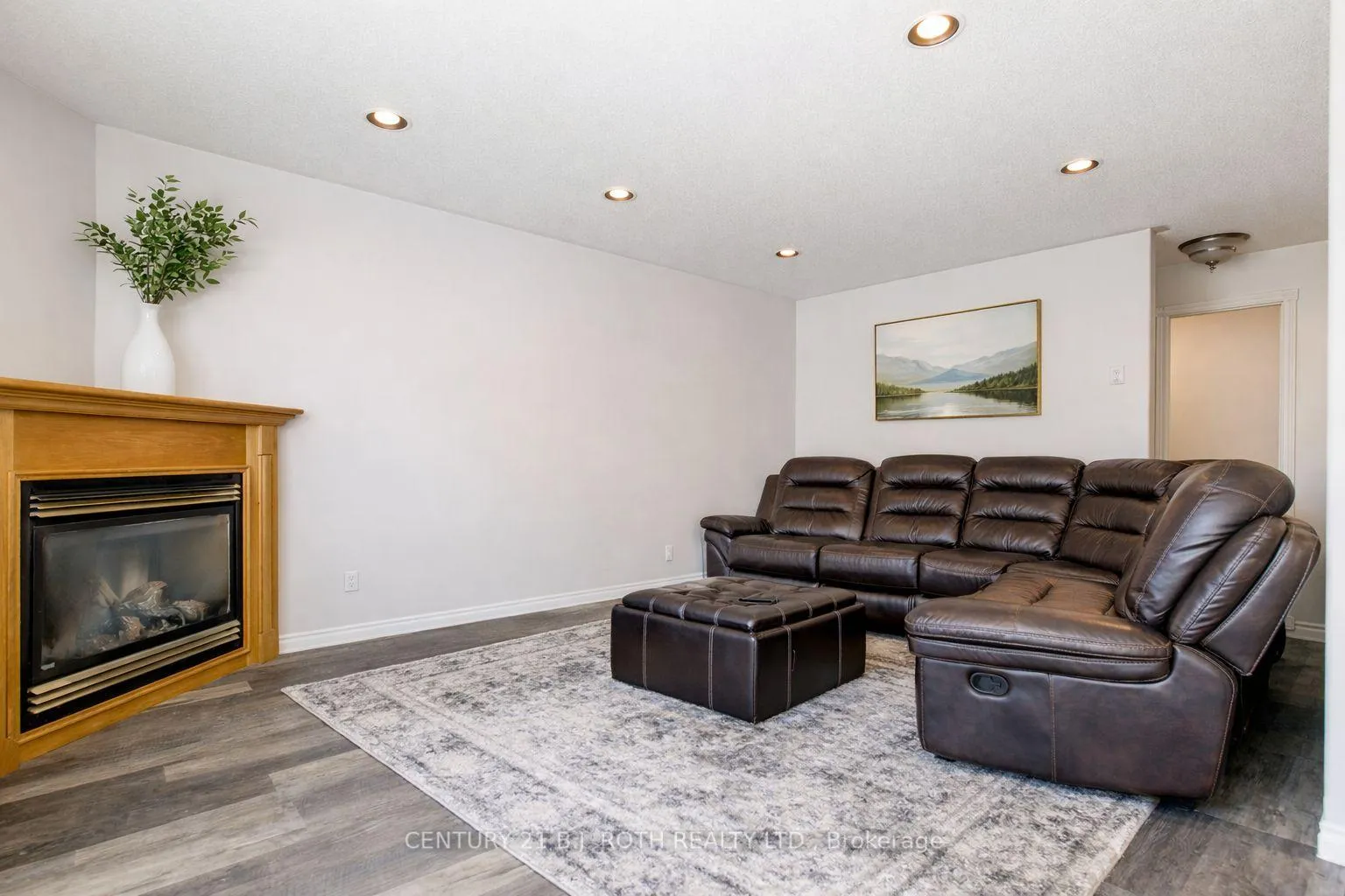 Photo 8 of 212 Pringle Drive, Barrie, Edgehill Drive — HOMEH