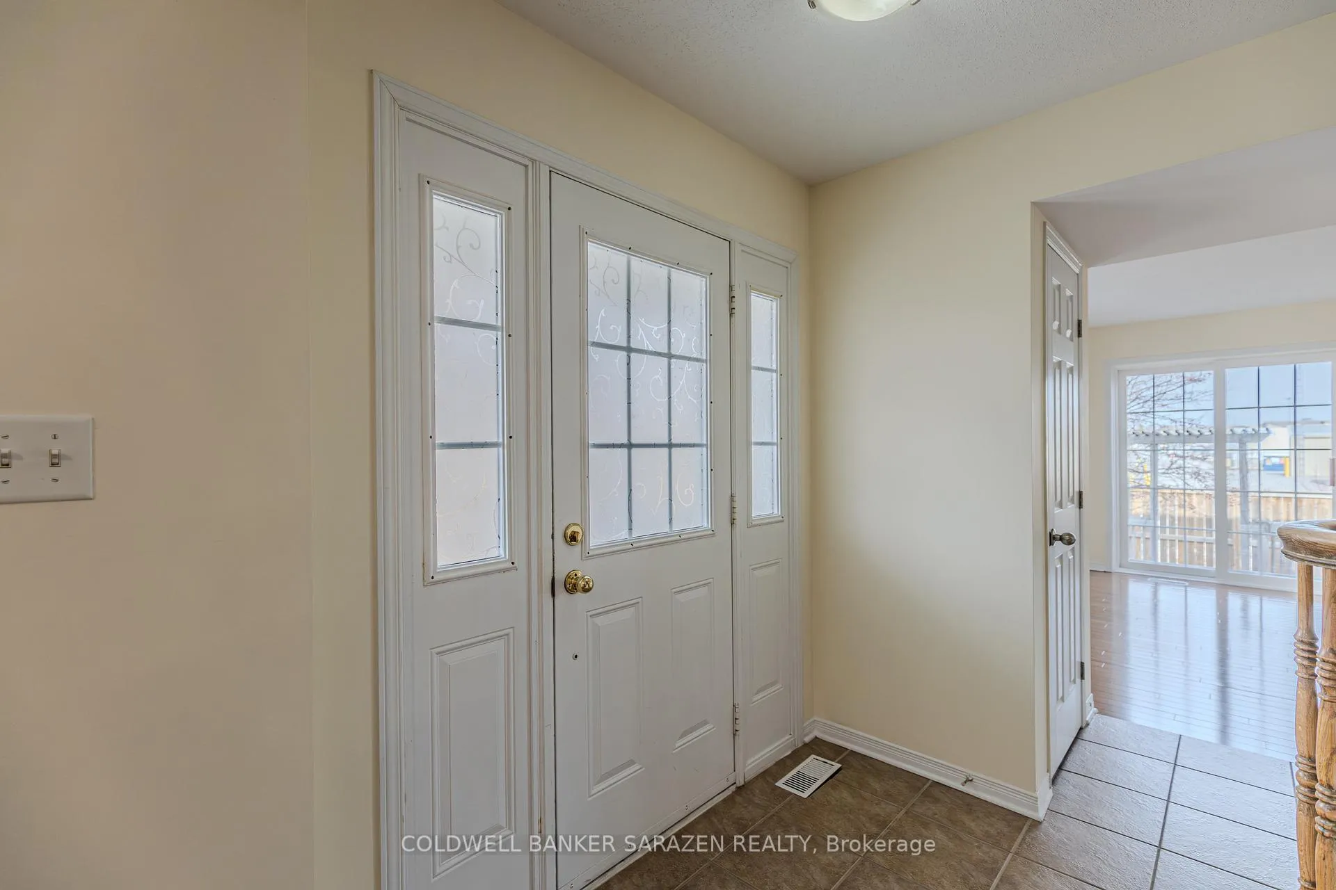 Photo 4 of 486 Wisteria Crescent, Ottawa, Hunt Club — HOMEH