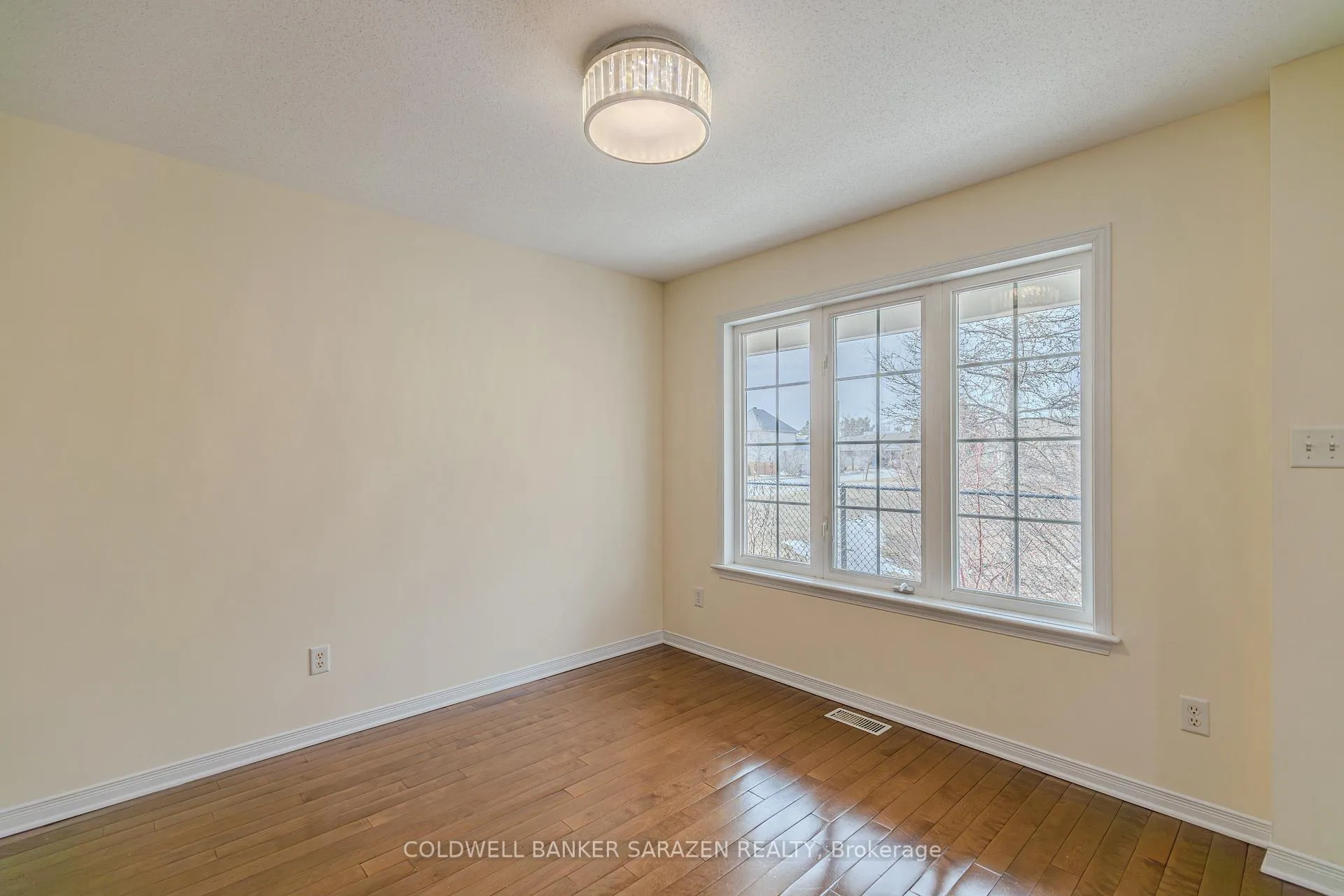 Photo 14 of 486 Wisteria Crescent, Ottawa, Hunt Club — HOMEH