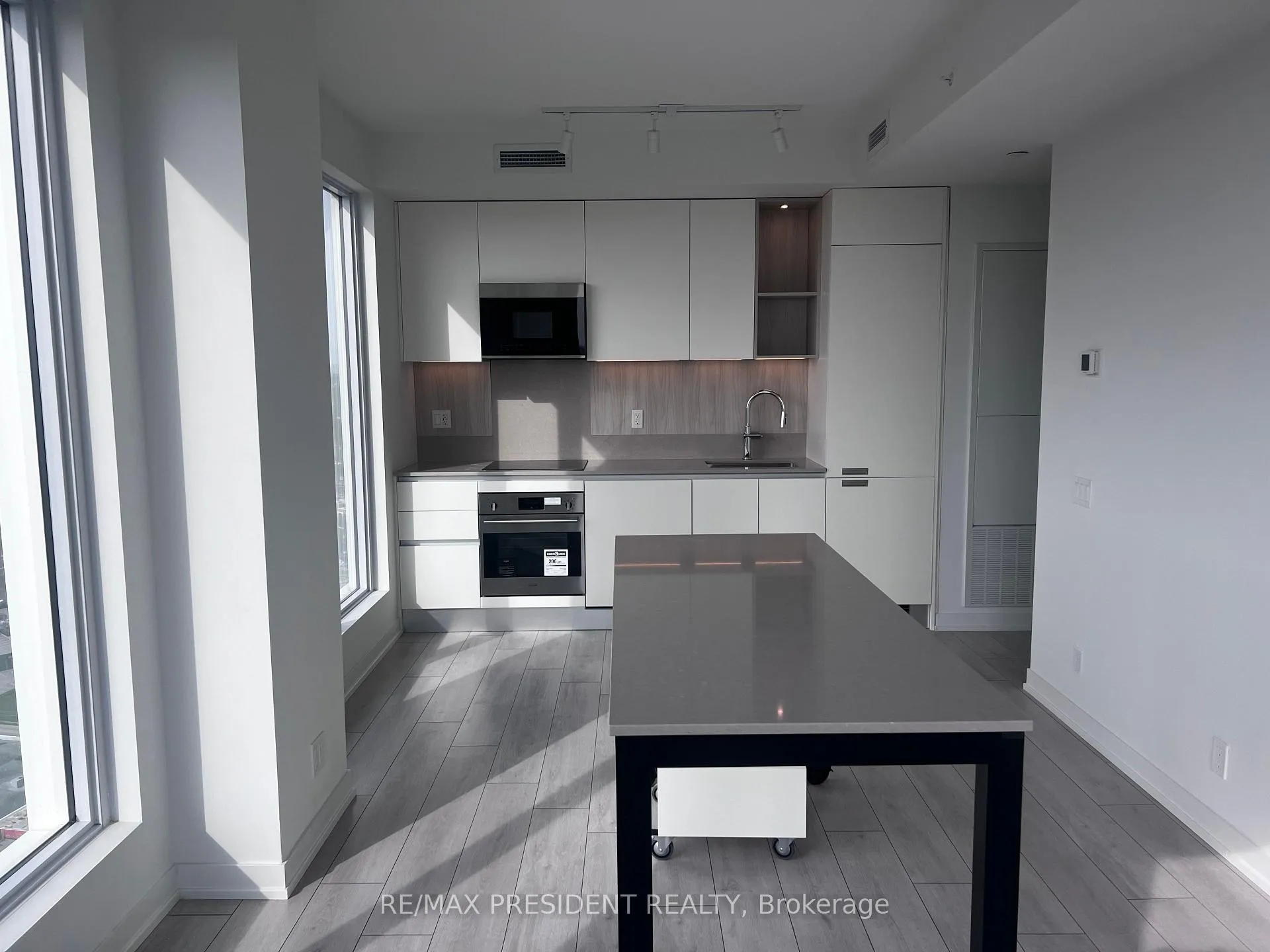 Photo 2 of Unit 2802, 39 Mary Street, Barrie, City Centre — HOMEH