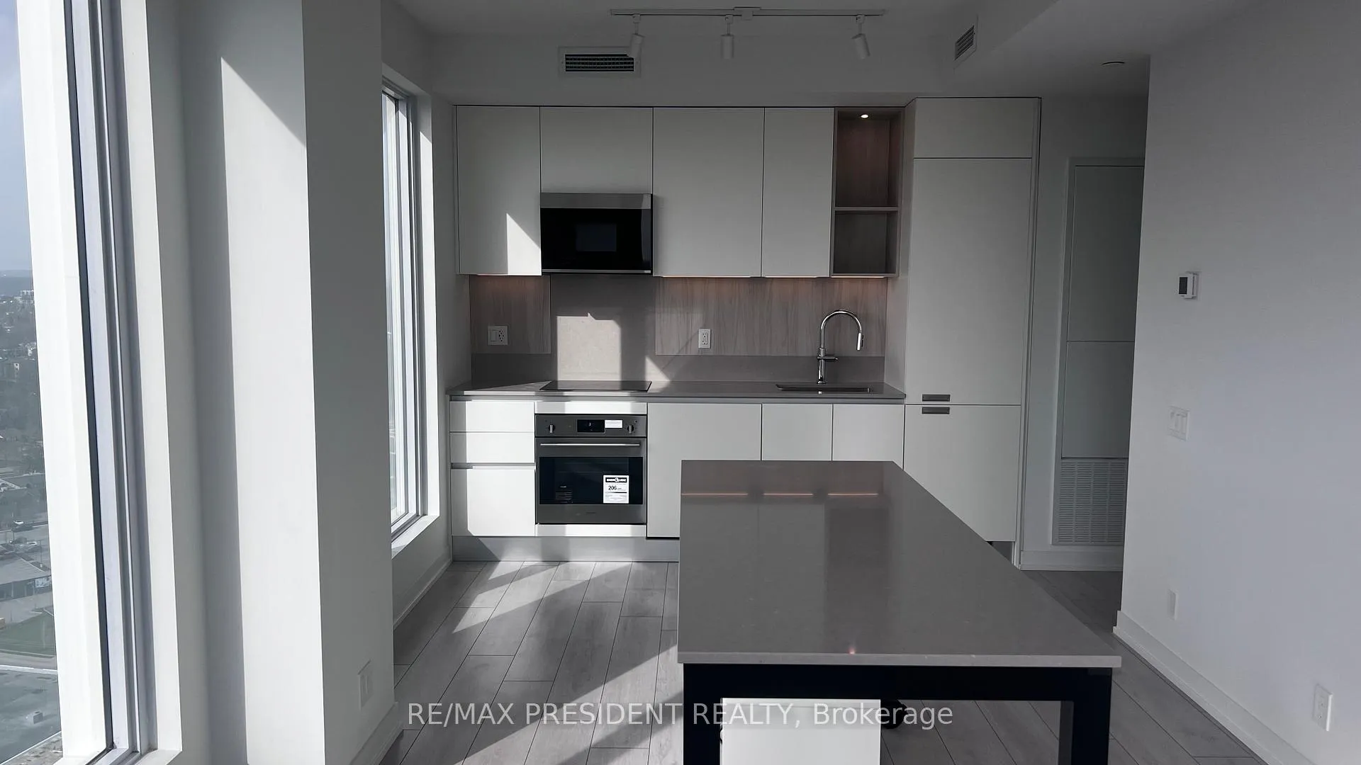 Photo 3 of Unit 2802, 39 Mary Street, Barrie, City Centre — HOMEH