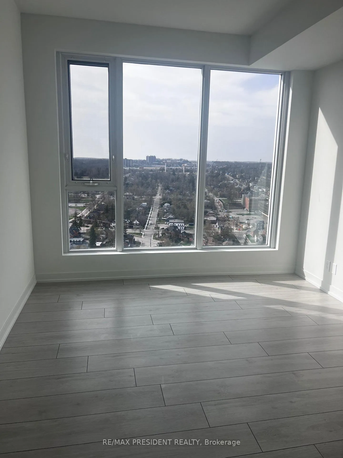 Photo 5 of Unit 2802, 39 Mary Street, Barrie, City Centre — HOMEH