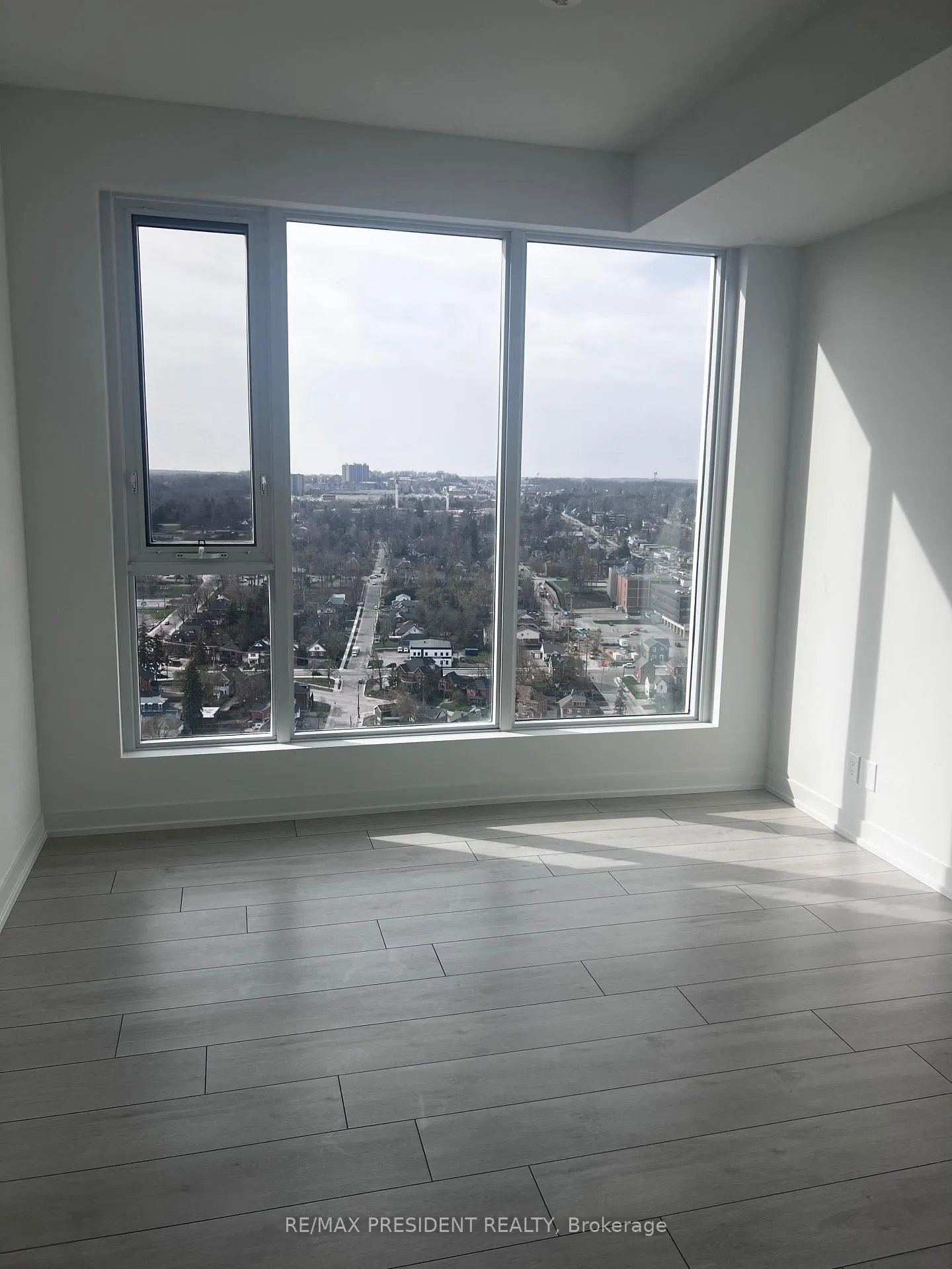 Photo 8 of Unit 2802, 39 Mary Street, Barrie, City Centre — HOMEH