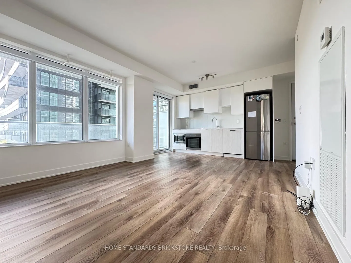 Photo 2 of Unit 1503, 99 Broadway Avenue, Toronto, Mount Pleasant West — HOMEH