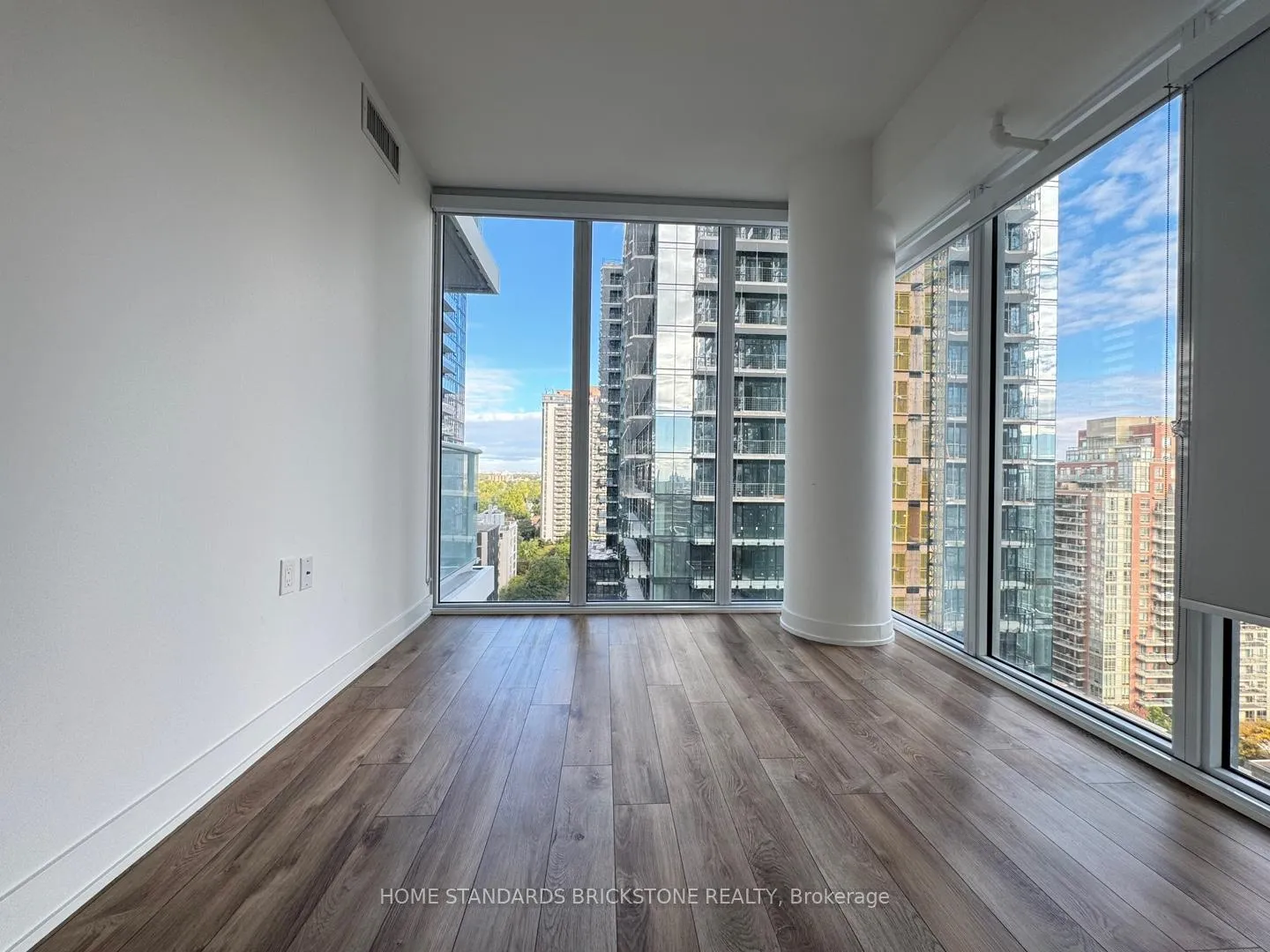 Photo 5 of Unit 1503, 99 Broadway Avenue, Toronto, Mount Pleasant West — HOMEH