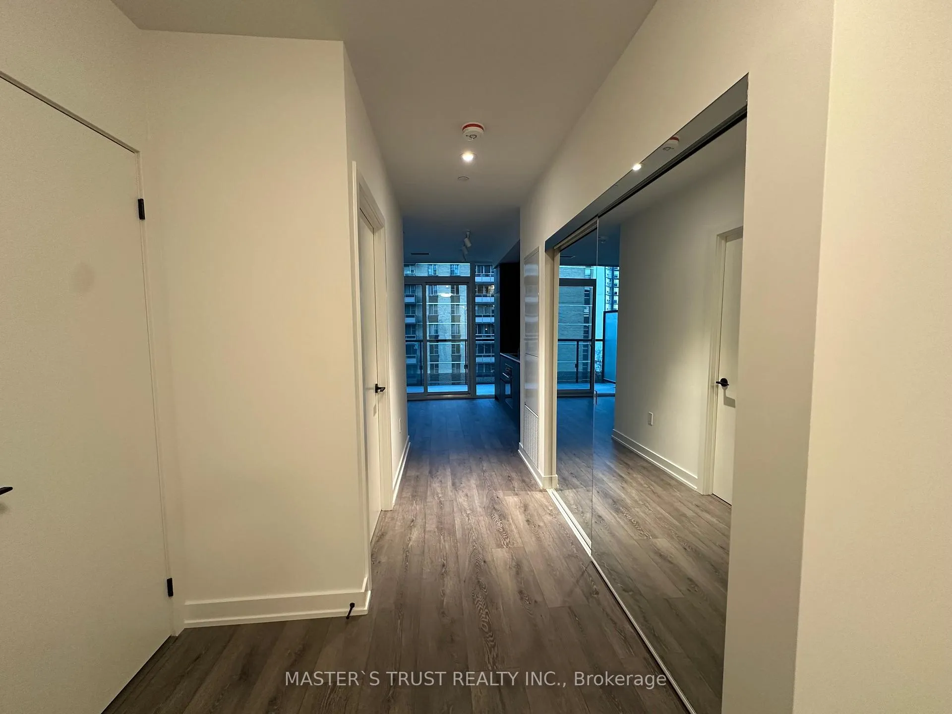 Photo 3 of Unit 601, 127 Broadway Avenue, Toronto, Mount Pleasant West — HOMEH