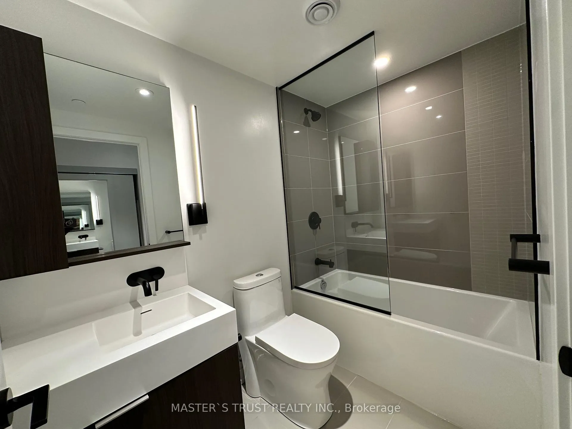 Photo 7 of Unit 601, 127 Broadway Avenue, Toronto, Mount Pleasant West — HOMEH