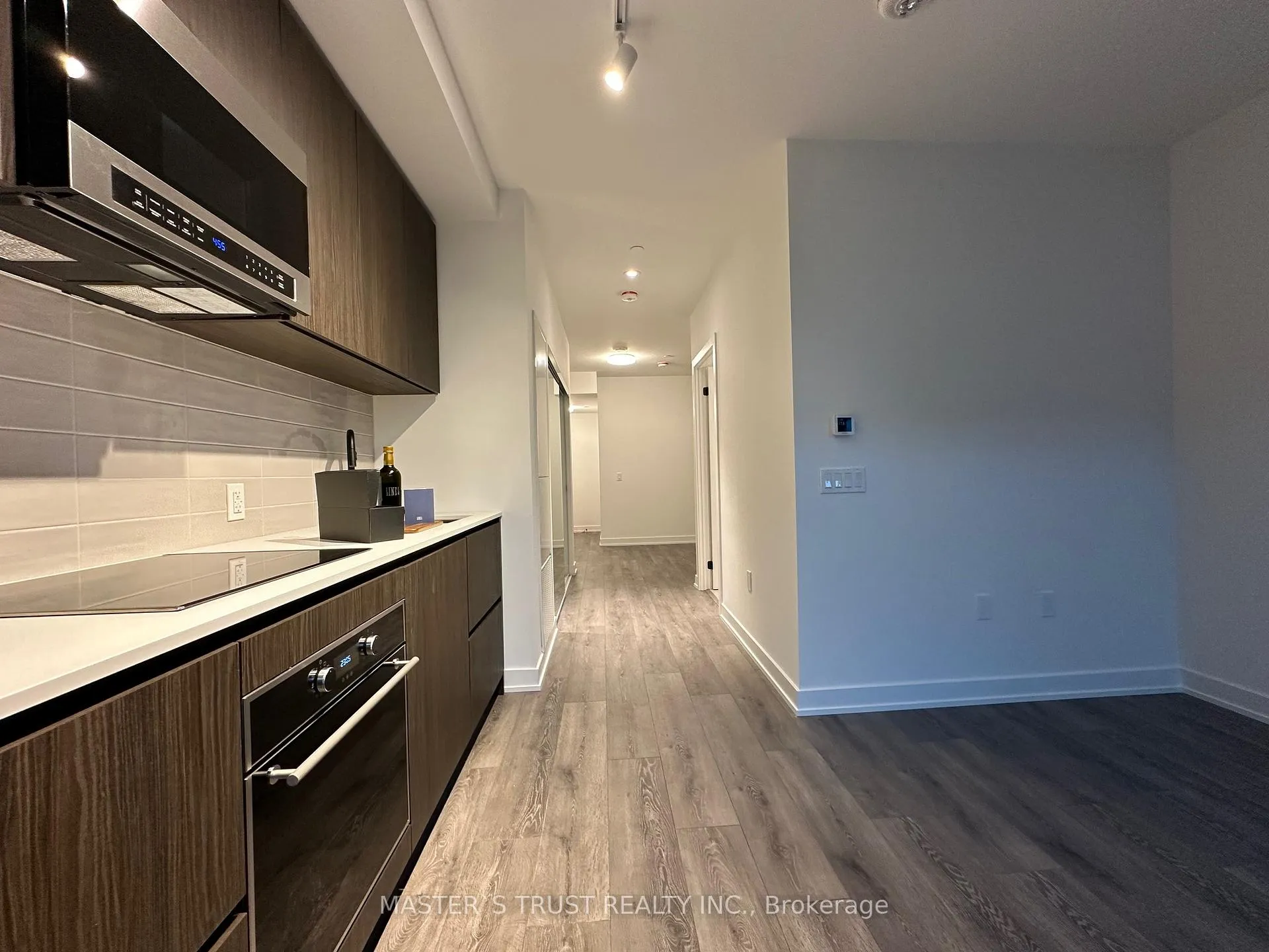 Photo 8 of Unit 601, 127 Broadway Avenue, Toronto, Mount Pleasant West — HOMEH