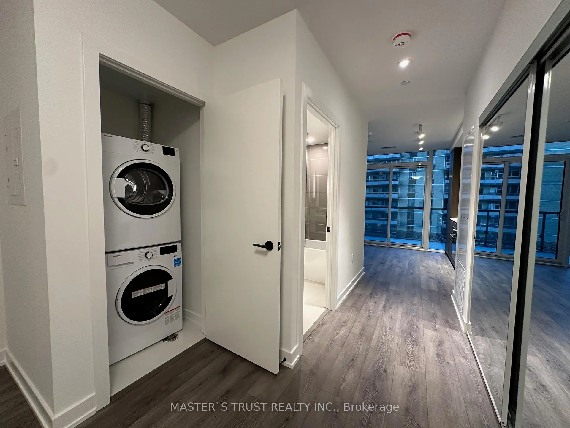 Photo 12 of Unit 601, 127 Broadway Avenue, Toronto, Mount Pleasant West — HOMEH
