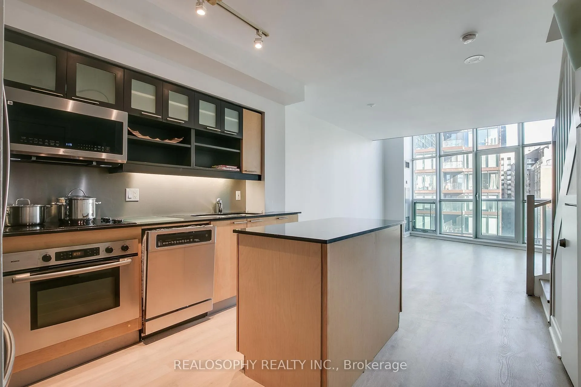 Photo 4 of Unit 1306, 36 Blue Jays Way, Toronto, Waterfront Communities — HOMEH