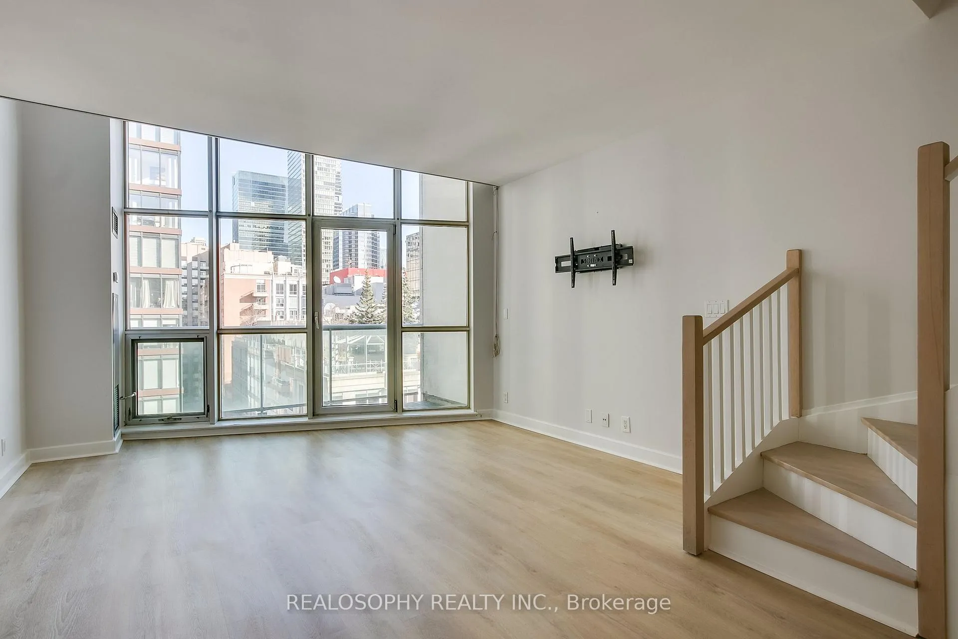 Photo 5 of Unit 1306, 36 Blue Jays Way, Toronto, Waterfront Communities — HOMEH