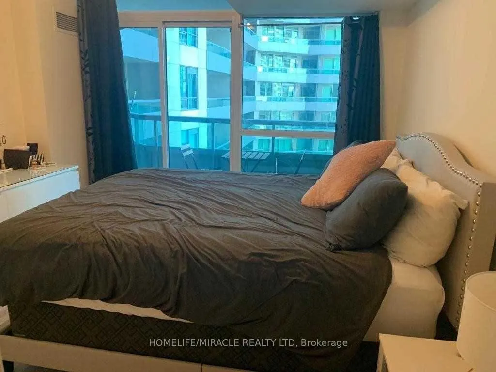 Photo 7 of Unit 901, 25 Lower Simcoe Street, Toronto, Waterfront Communities — HOMEH