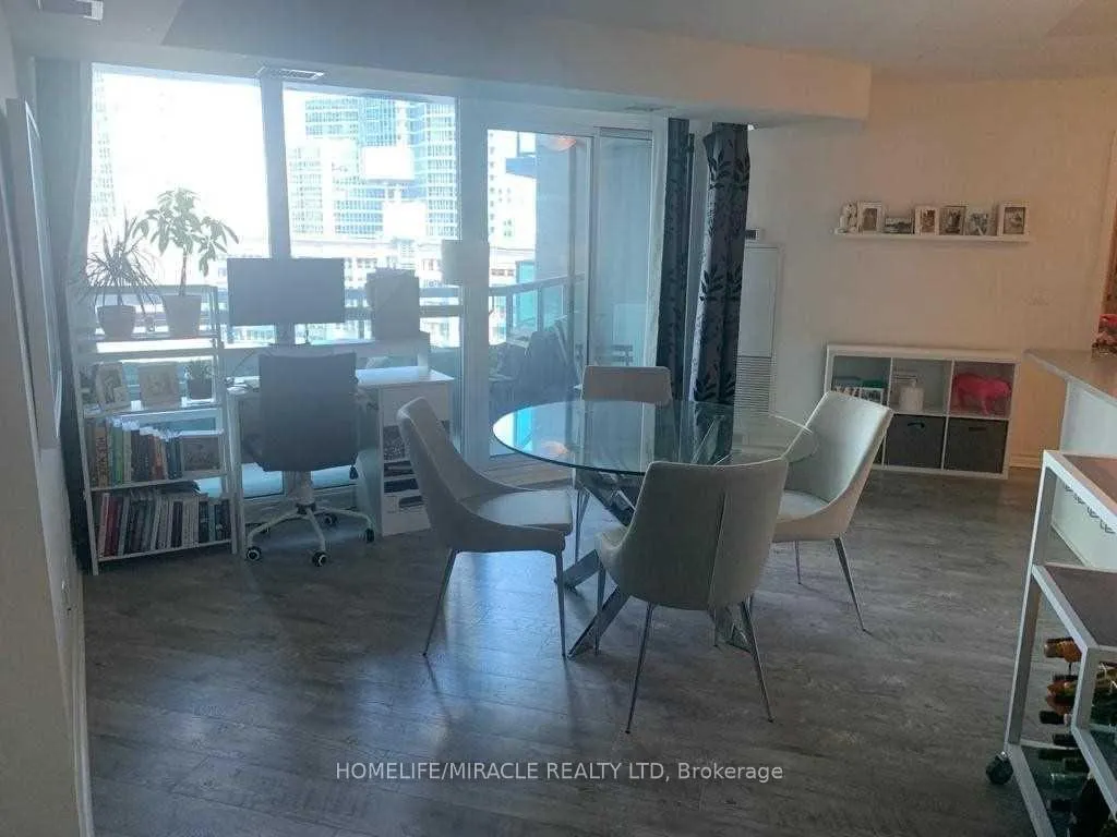 Photo 8 of Unit 901, 25 Lower Simcoe Street, Toronto, Waterfront Communities — HOMEH