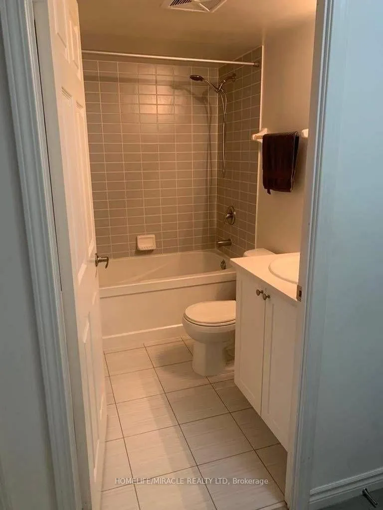 Photo 12 of Unit 901, 25 Lower Simcoe Street, Toronto, Waterfront Communities — HOMEH