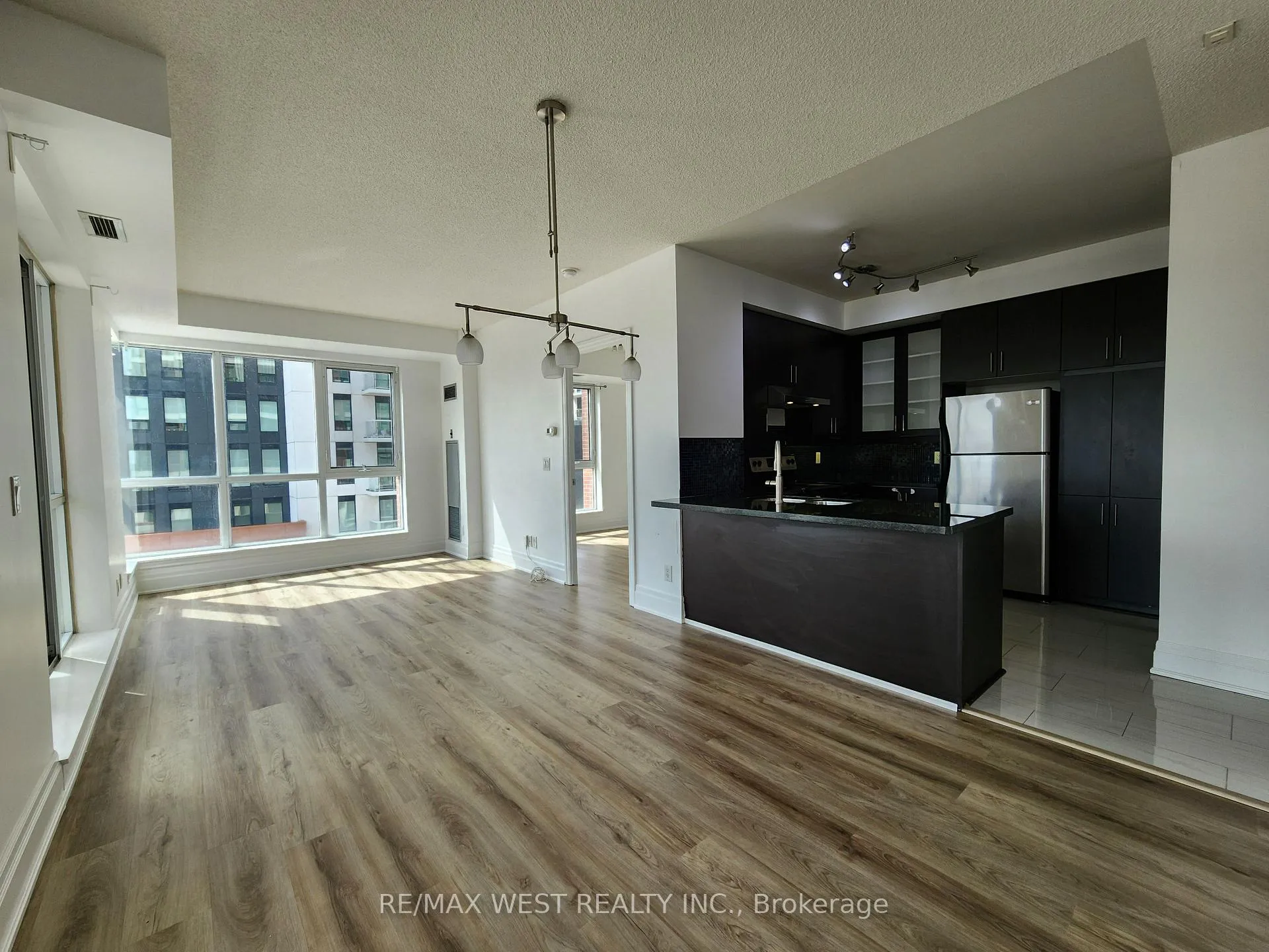 Photo 3 of Unit 409A, 1 Upper Duke Crescent, Markham, Unionville — HOMEH