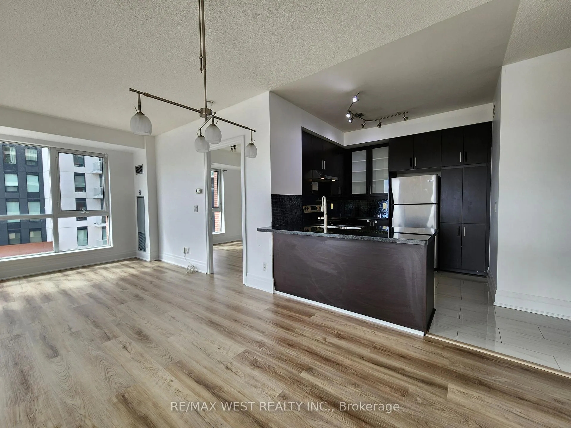 Photo 4 of Unit 409A, 1 Upper Duke Crescent, Markham, Unionville — HOMEH