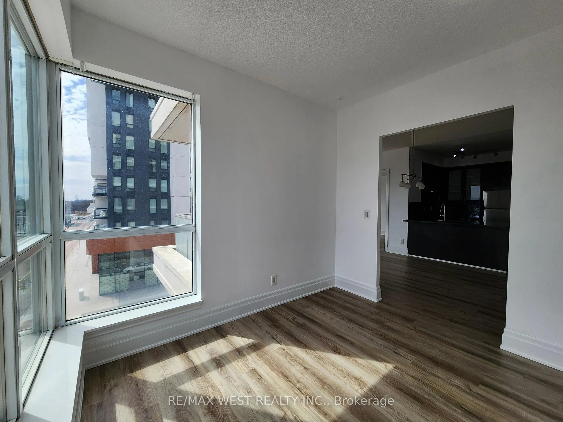 Photo 8 of Unit 409A, 1 Upper Duke Crescent, Markham, Unionville — HOMEH