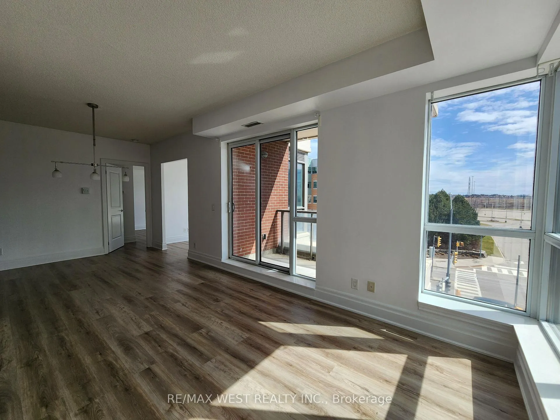 Photo 14 of Unit 409A, 1 Upper Duke Crescent, Markham, Unionville — HOMEH