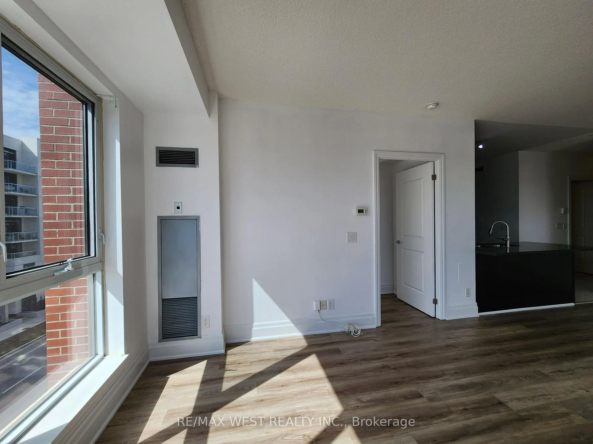 Photo 15 of Unit 409A, 1 Upper Duke Crescent, Markham, Unionville — HOMEH