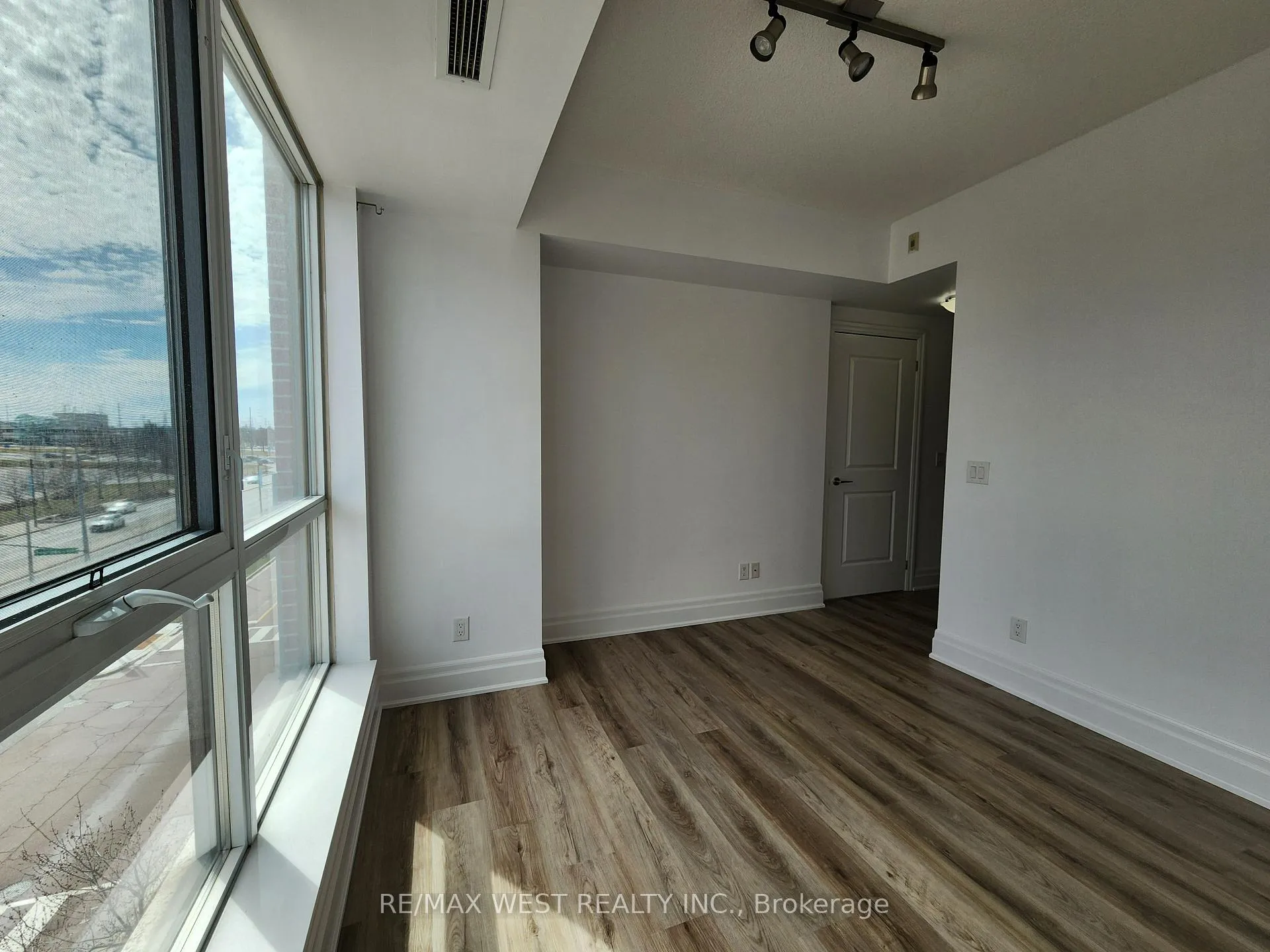 Photo 18 of Unit 409A, 1 Upper Duke Crescent, Markham, Unionville — HOMEH