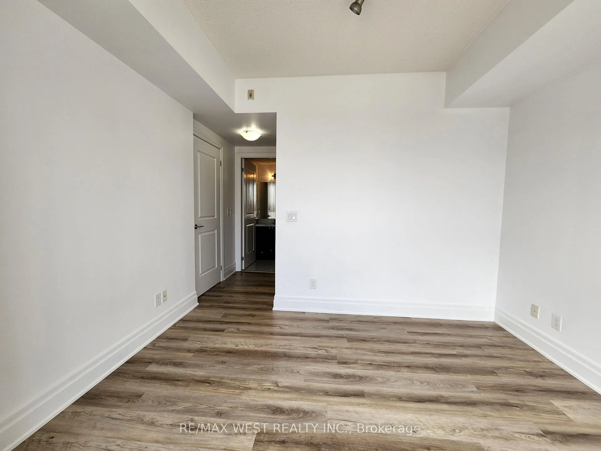 Photo 19 of Unit 409A, 1 Upper Duke Crescent, Markham, Unionville — HOMEH