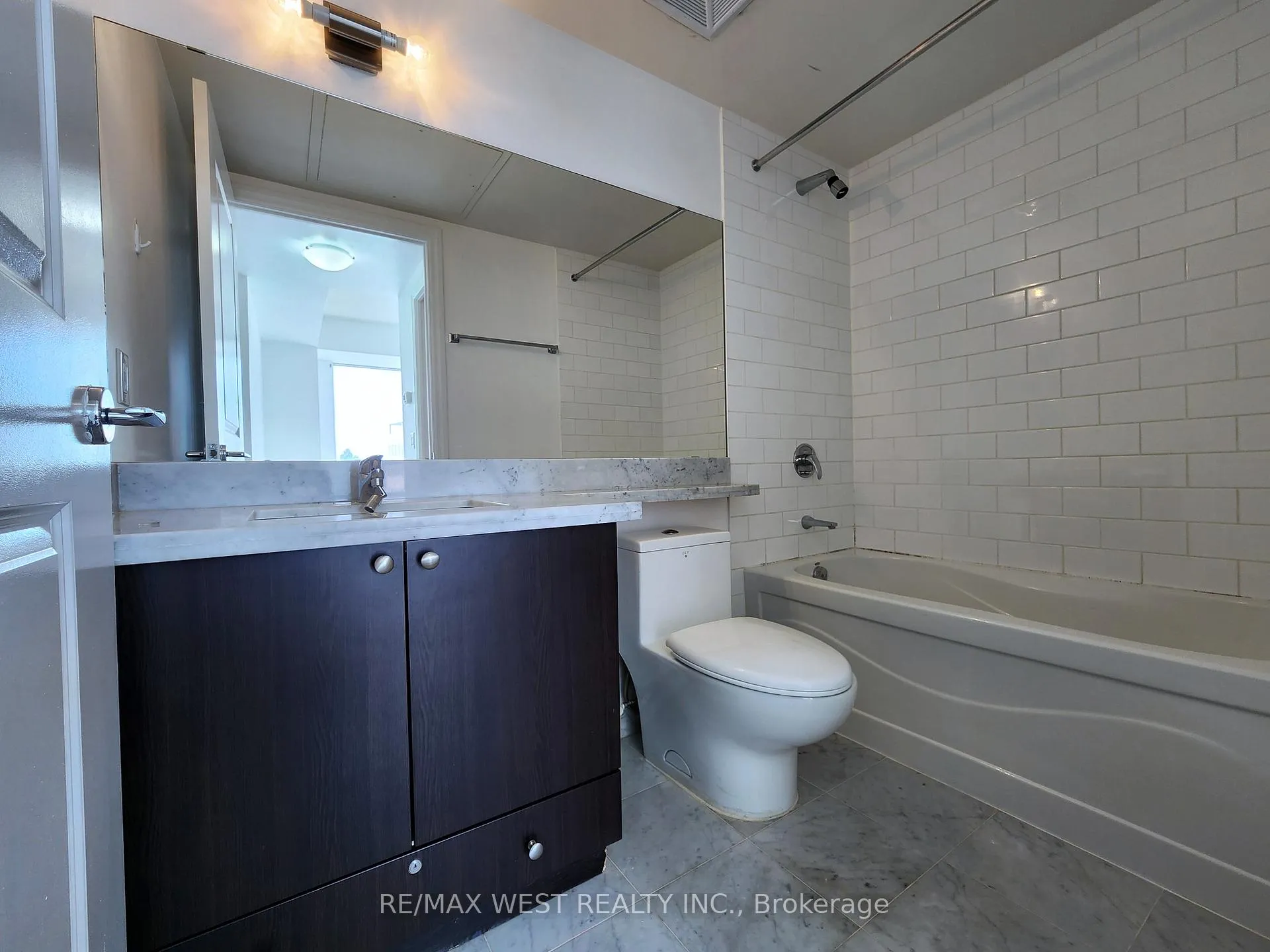 Photo 21 of Unit 409A, 1 Upper Duke Crescent, Markham, Unionville — HOMEH