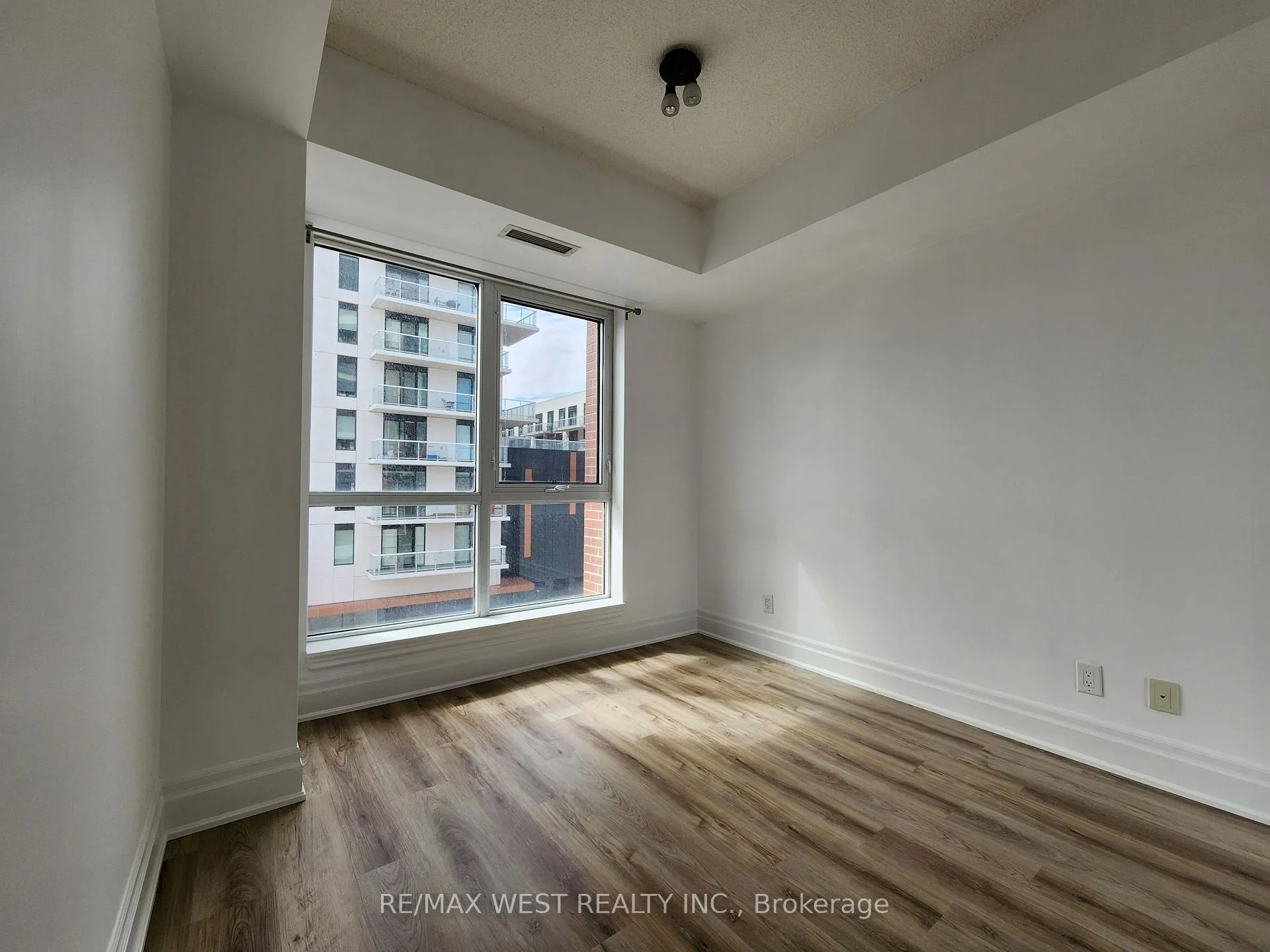 Photo 22 of Unit 409A, 1 Upper Duke Crescent, Markham, Unionville — HOMEH