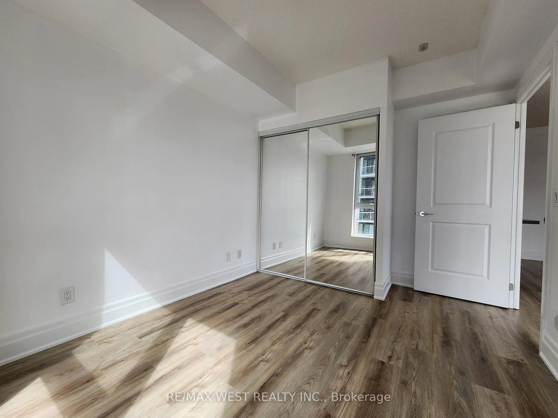 Photo 23 of Unit 409A, 1 Upper Duke Crescent, Markham, Unionville — HOMEH