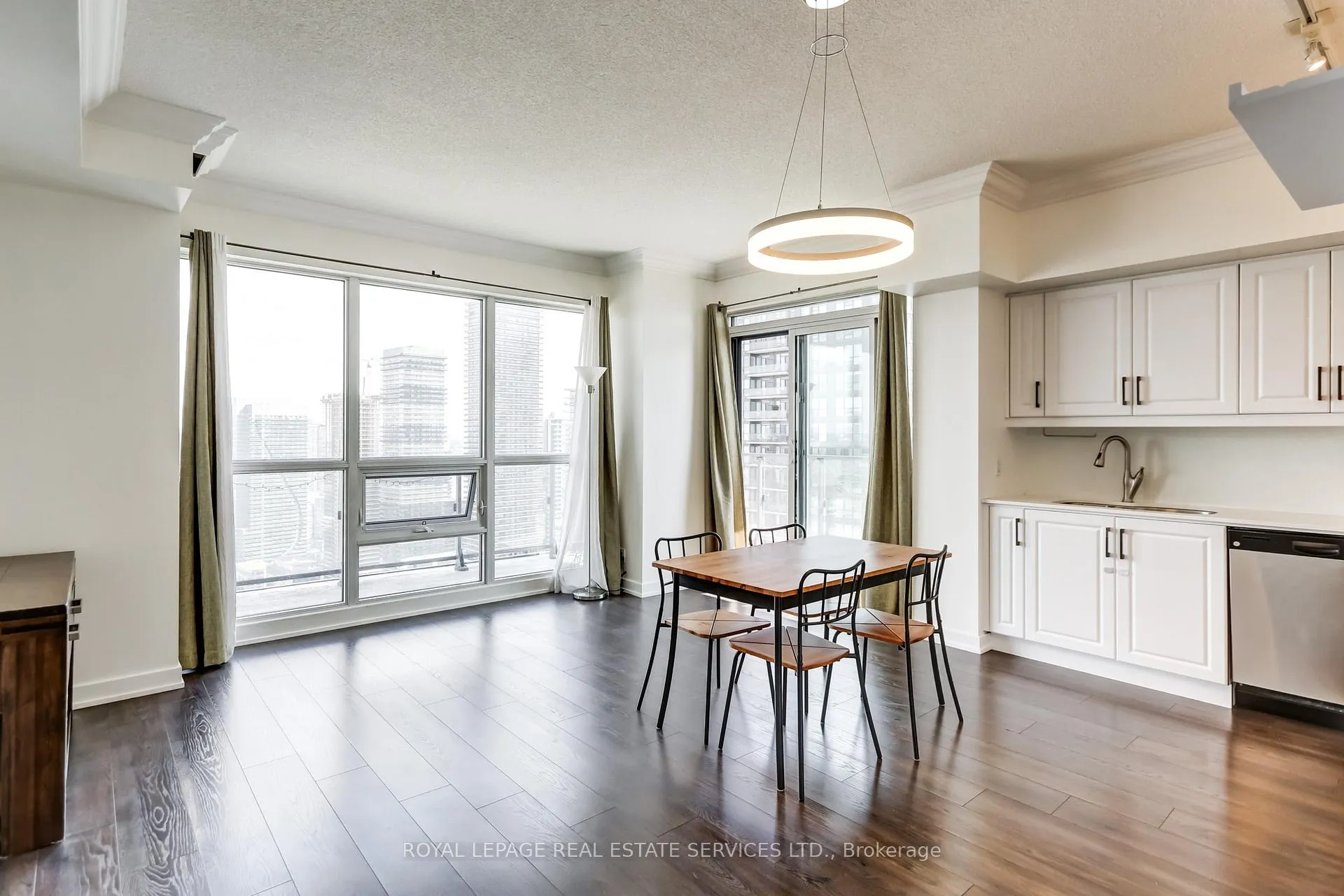 Photo 9 of Unit 3907, 2220 Lakeshore Boulevard W, Etobicoke, Mimico — HOMEH