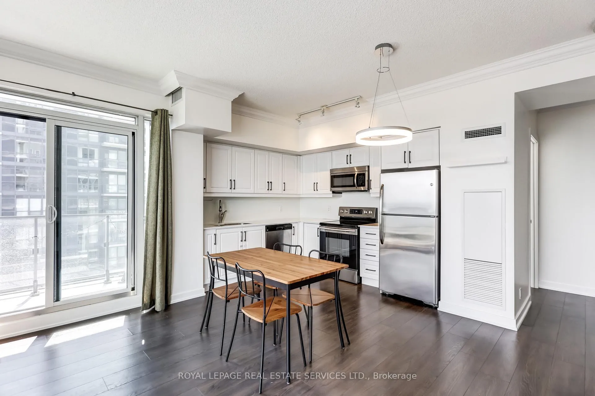 Photo 11 of Unit 3907, 2220 Lakeshore Boulevard W, Etobicoke, Mimico — HOMEH