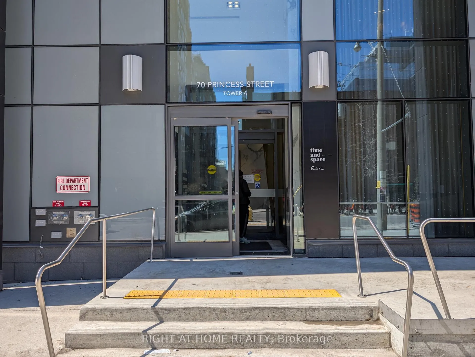 Photo 1 of Unit 1722, 70 Princess Street, Toronto, Moss Park — HOMEH