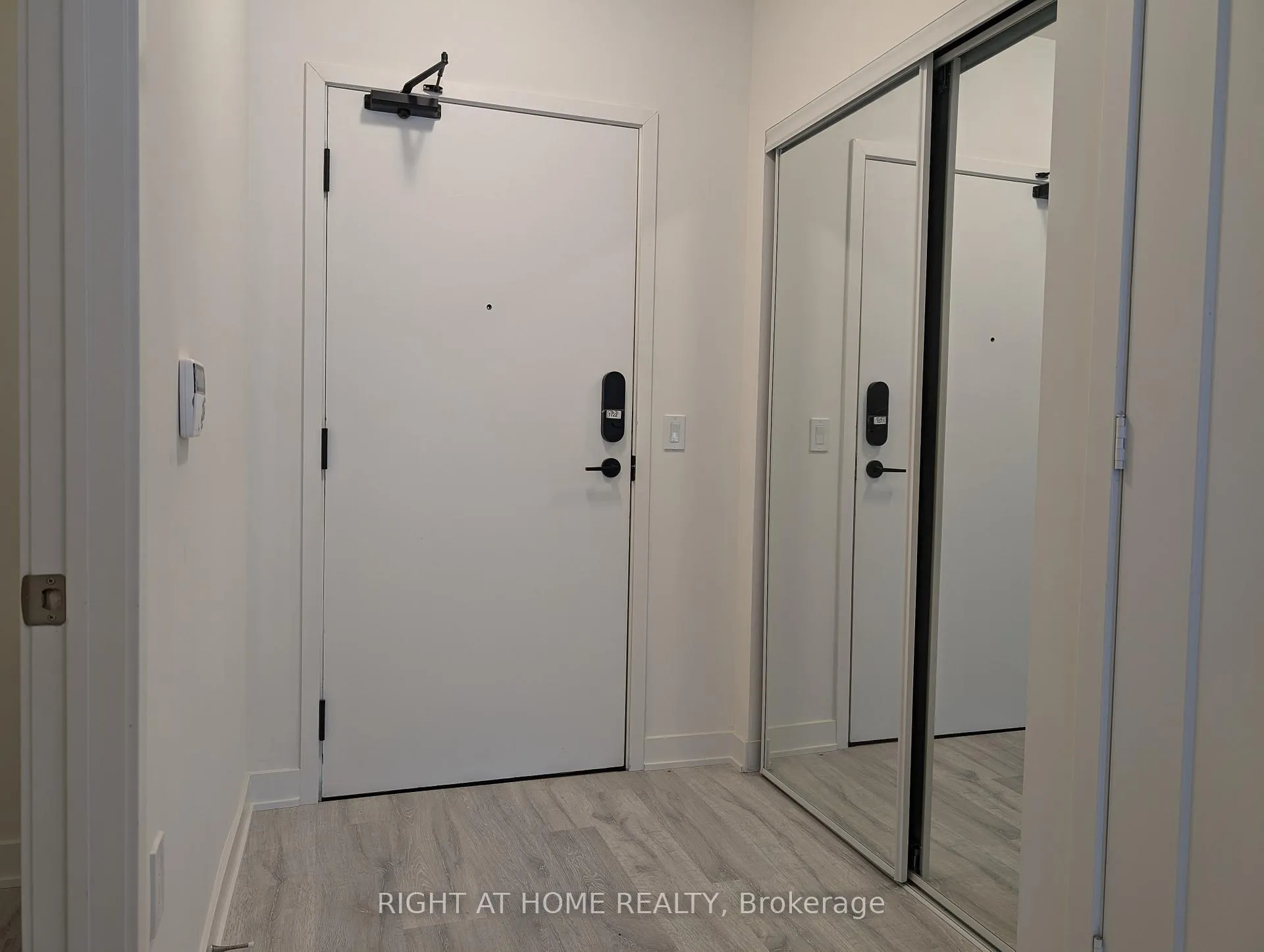 Photo 2 of Unit 1722, 70 Princess Street, Toronto, Moss Park — HOMEH
