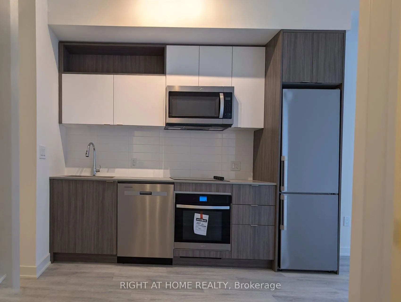 Photo 4 of Unit 1722, 70 Princess Street, Toronto, Moss Park — HOMEH
