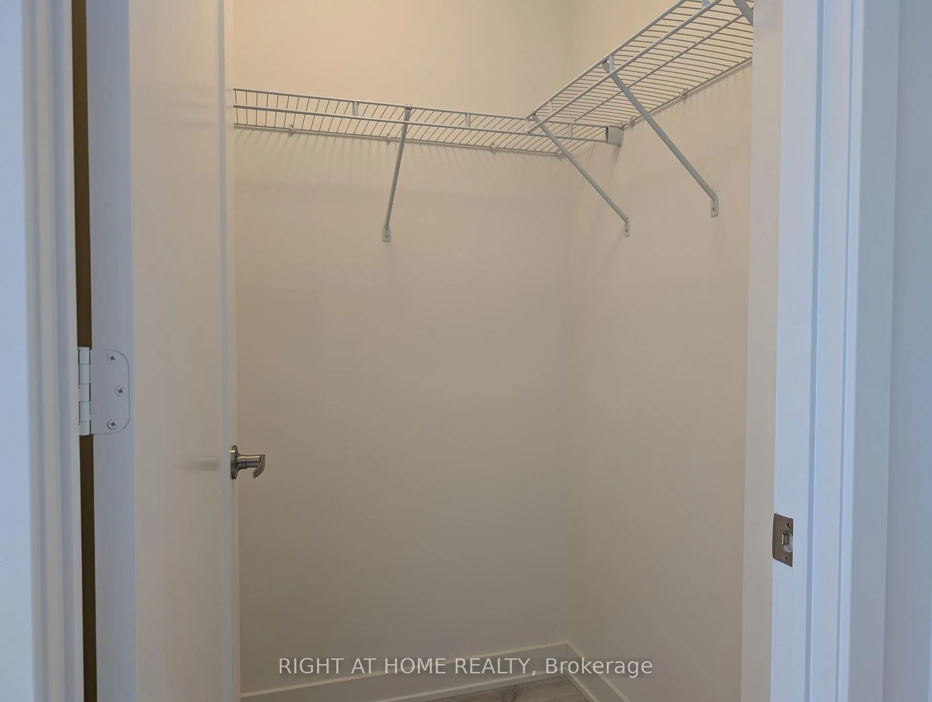 Photo 8 of Unit 1722, 70 Princess Street, Toronto, Moss Park — HOMEH