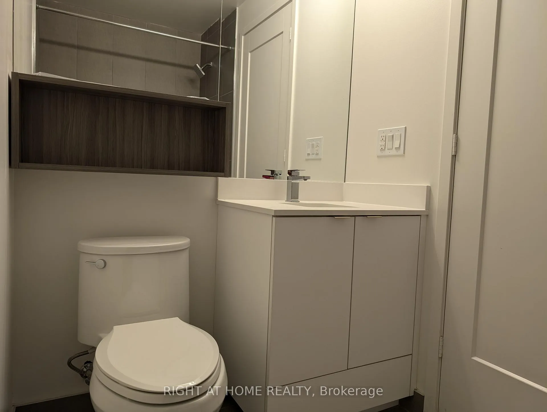 Photo 10 of Unit 1722, 70 Princess Street, Toronto, Moss Park — HOMEH