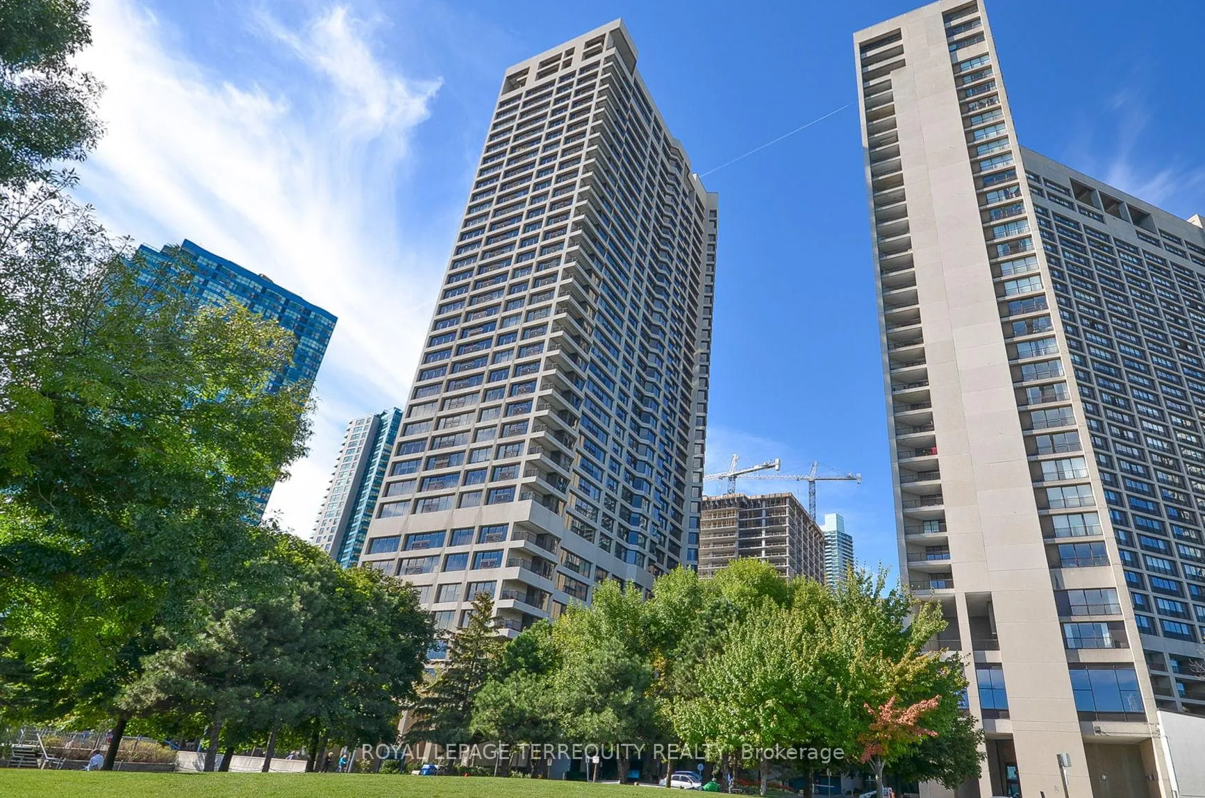 Photo 2 of Unit 3110, 65 Harbour Square, Toronto, Waterfront Communities — HOMEH