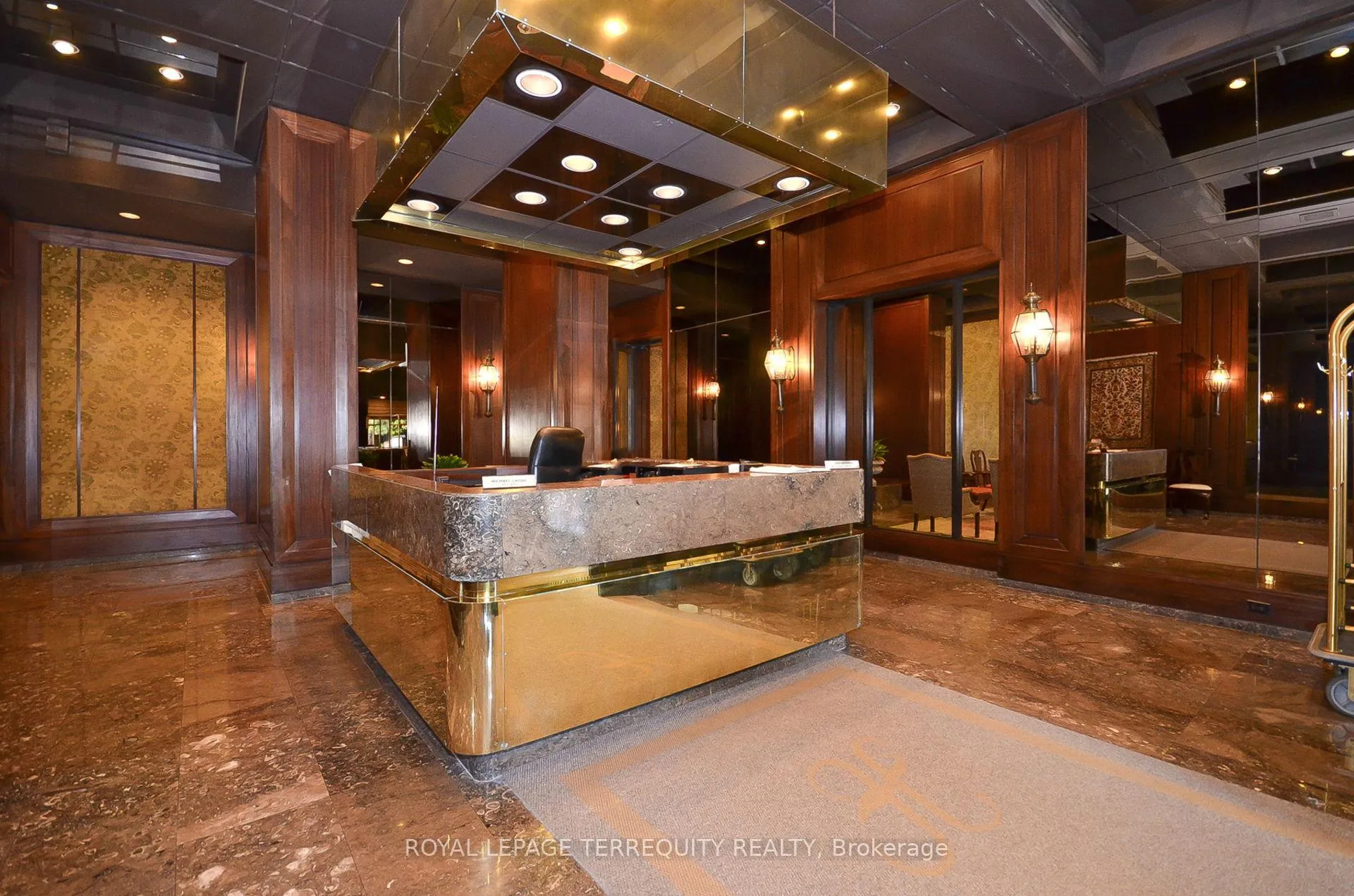 Photo 4 of Unit 3110, 65 Harbour Square, Toronto, Waterfront Communities — HOMEH