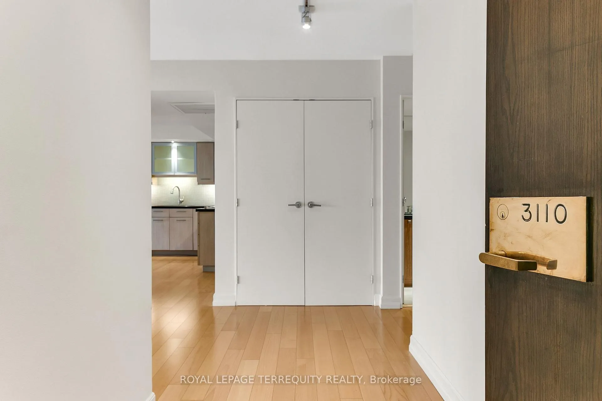 Photo 5 of Unit 3110, 65 Harbour Square, Toronto, Waterfront Communities — HOMEH