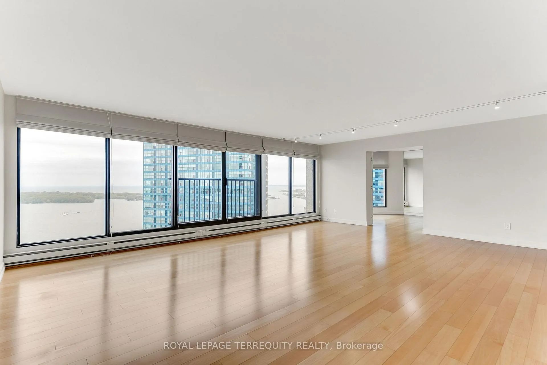 Photo 9 of Unit 3110, 65 Harbour Square, Toronto, Waterfront Communities — HOMEH