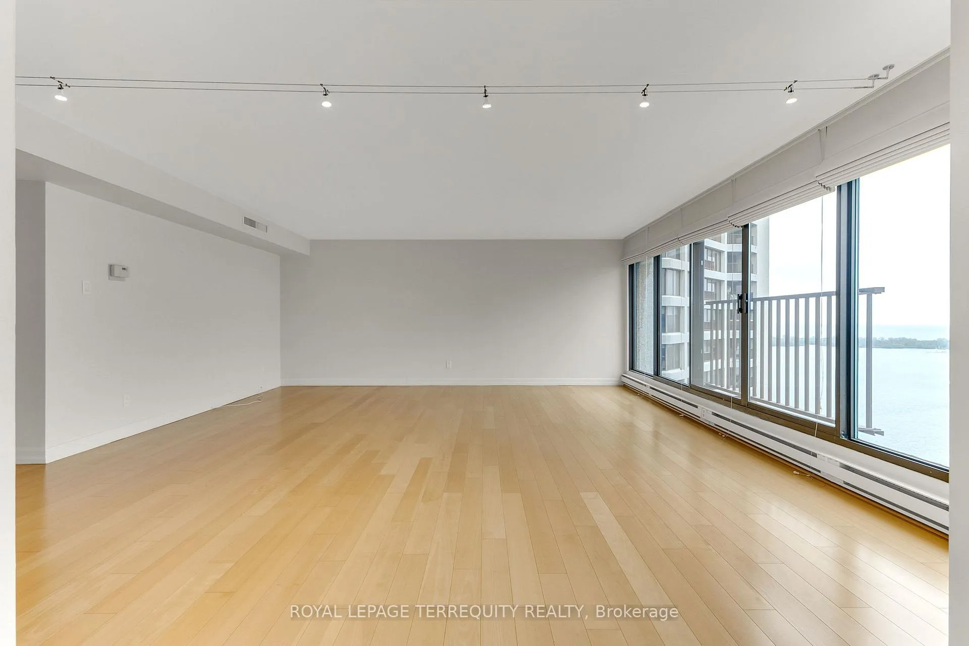 Photo 11 of Unit 3110, 65 Harbour Square, Toronto, Waterfront Communities — HOMEH