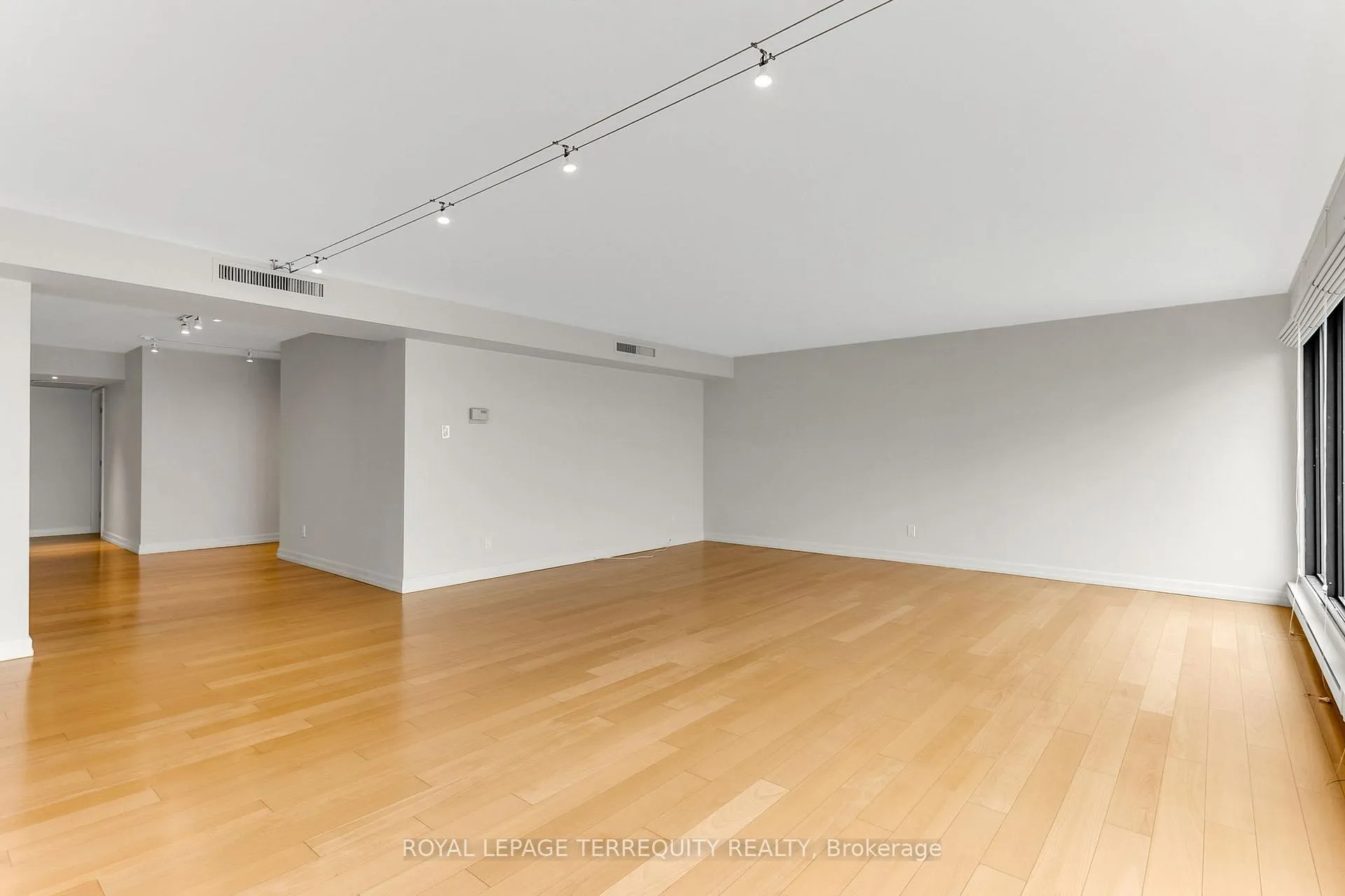 Photo 12 of Unit 3110, 65 Harbour Square, Toronto, Waterfront Communities — HOMEH