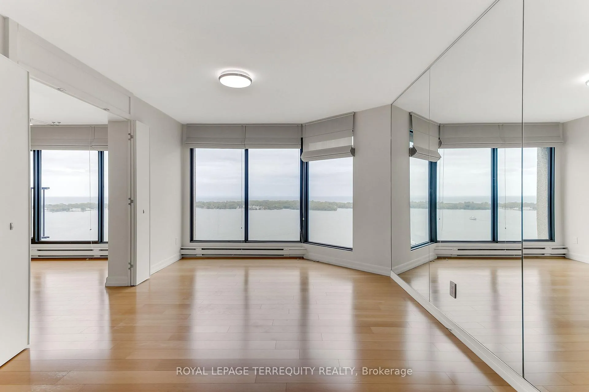 Photo 13 of Unit 3110, 65 Harbour Square, Toronto, Waterfront Communities — HOMEH