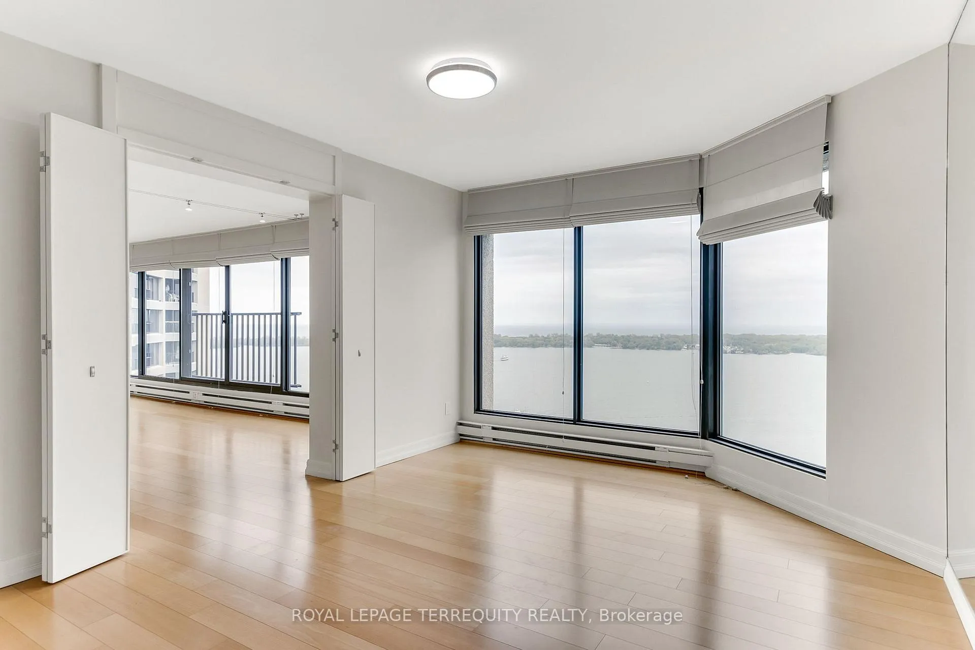 Photo 14 of Unit 3110, 65 Harbour Square, Toronto, Waterfront Communities — HOMEH