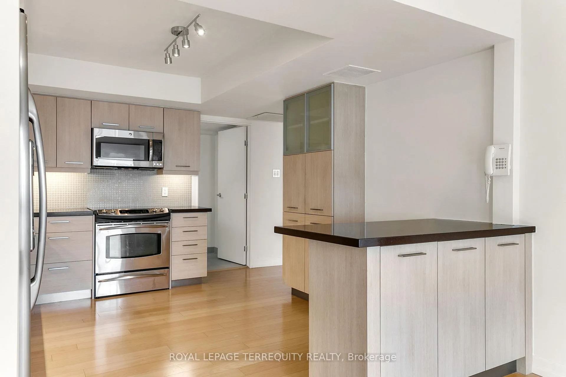 Photo 17 of Unit 3110, 65 Harbour Square, Toronto, Waterfront Communities — HOMEH