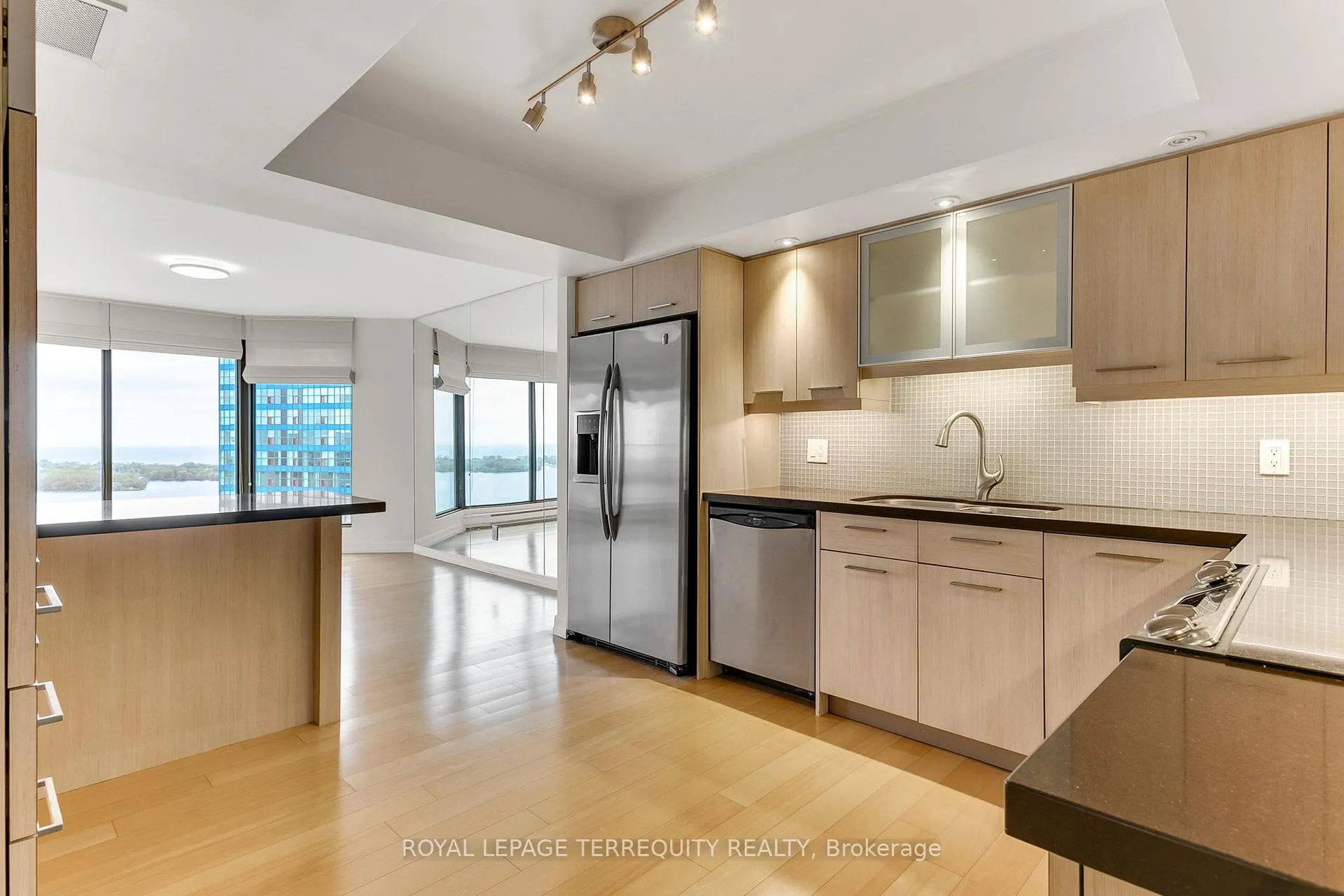 Photo 18 of Unit 3110, 65 Harbour Square, Toronto, Waterfront Communities — HOMEH
