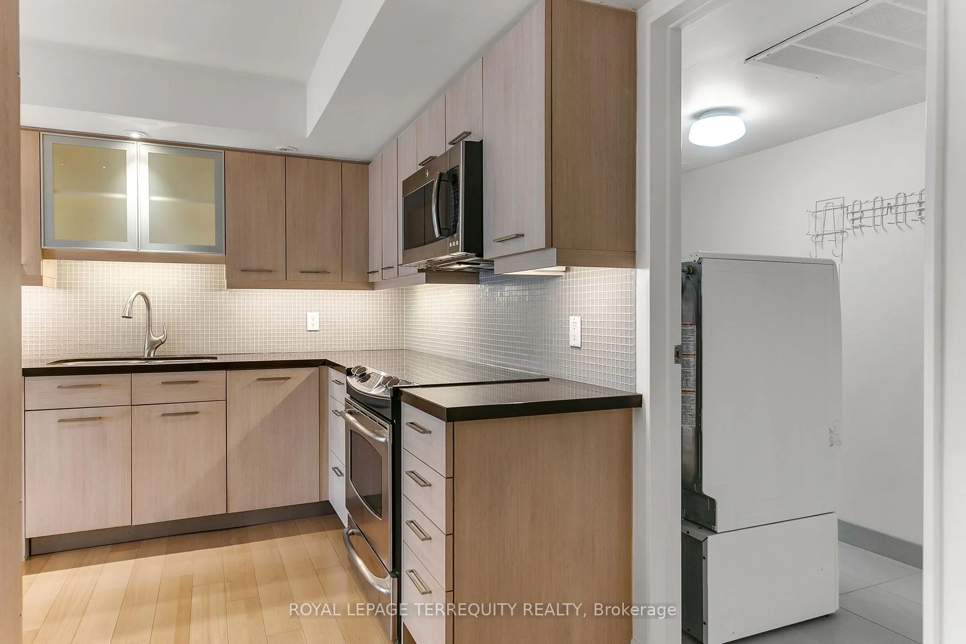 Photo 21 of Unit 3110, 65 Harbour Square, Toronto, Waterfront Communities — HOMEH