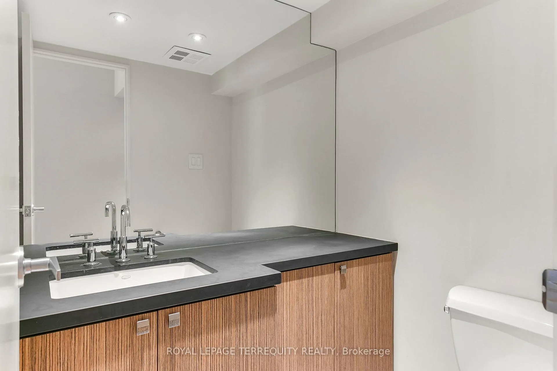 Photo 22 of Unit 3110, 65 Harbour Square, Toronto, Waterfront Communities — HOMEH