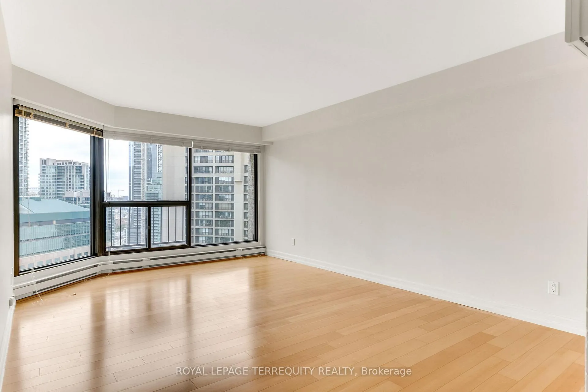 Photo 23 of Unit 3110, 65 Harbour Square, Toronto, Waterfront Communities — HOMEH