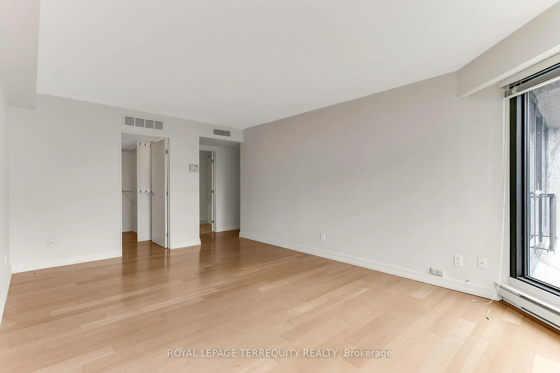 Photo 24 of Unit 3110, 65 Harbour Square, Toronto, Waterfront Communities — HOMEH
