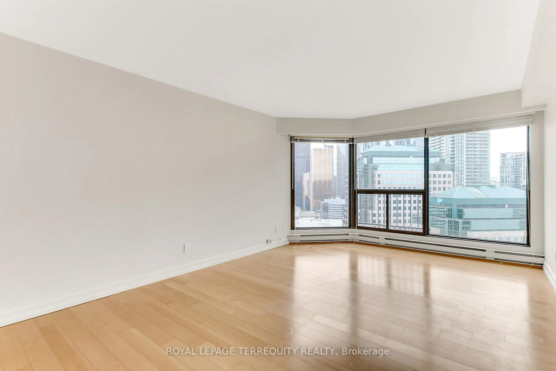 Photo 25 of Unit 3110, 65 Harbour Square, Toronto, Waterfront Communities — HOMEH